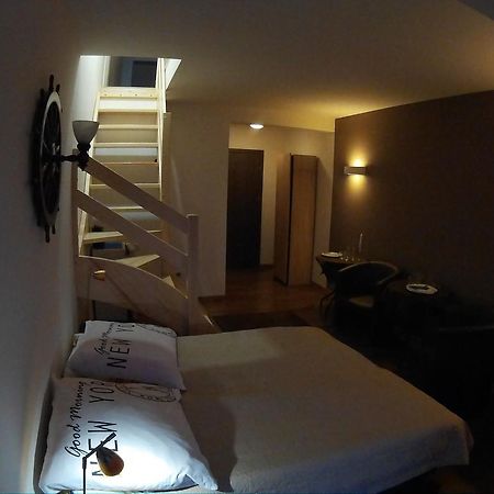 Bed and Breakfast Dolphin House Леба Екстер'єр фото