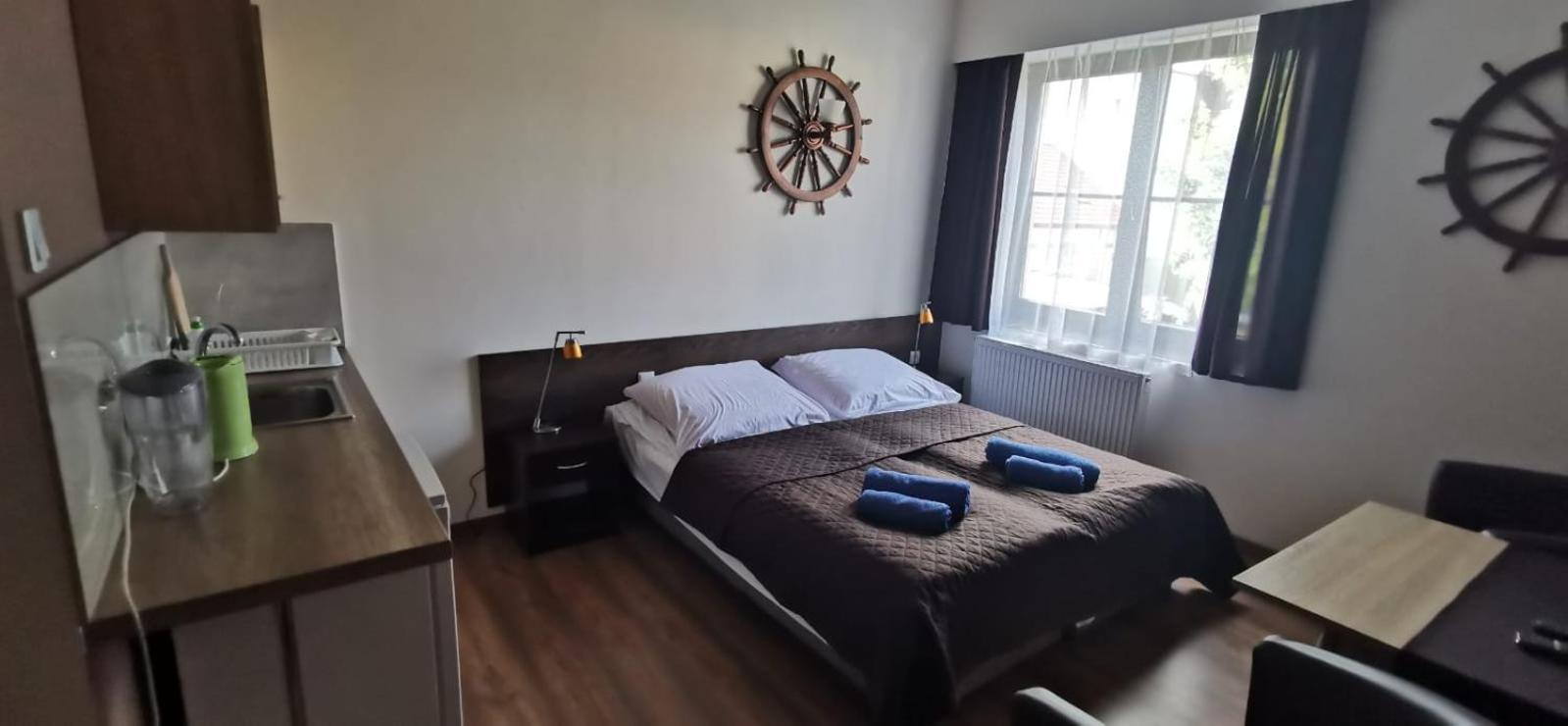Bed and Breakfast Dolphin House Леба Екстер'єр фото