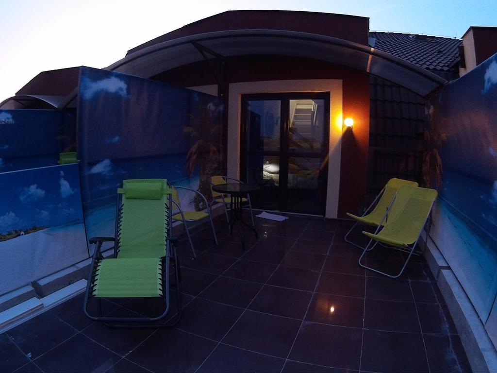 Bed and Breakfast Dolphin House Леба Екстер'єр фото